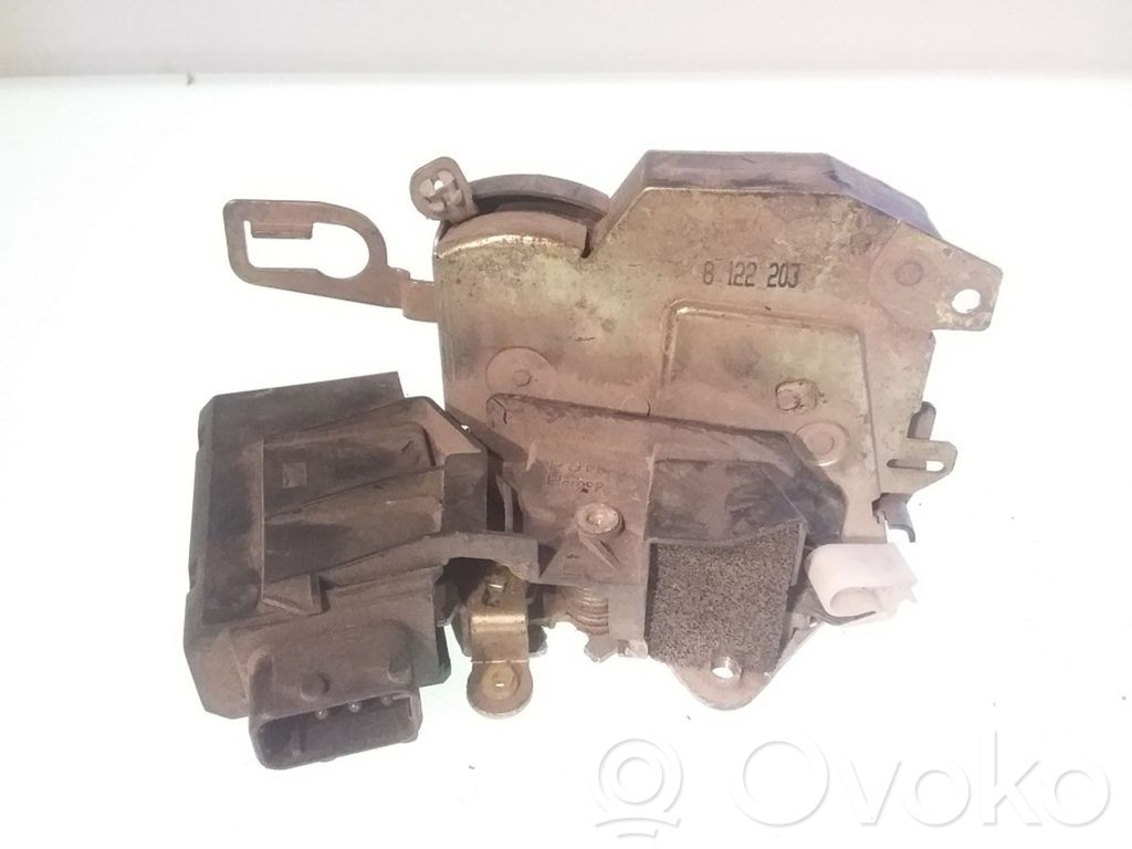 BMW 3 E36 Priekšpusē slēdzene 