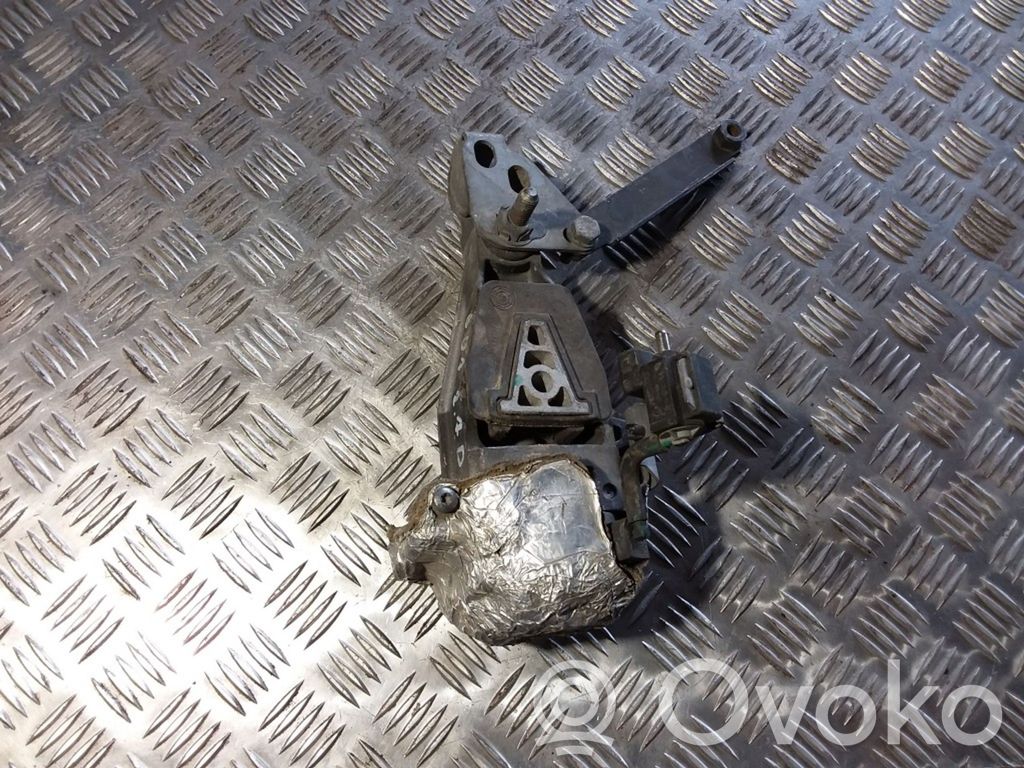 Peugeot 407 Engine mount bracket 