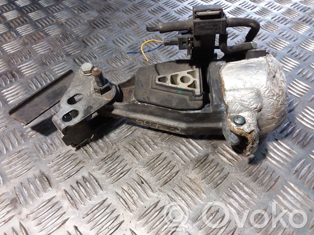 Peugeot 607 Engine mount bracket 
