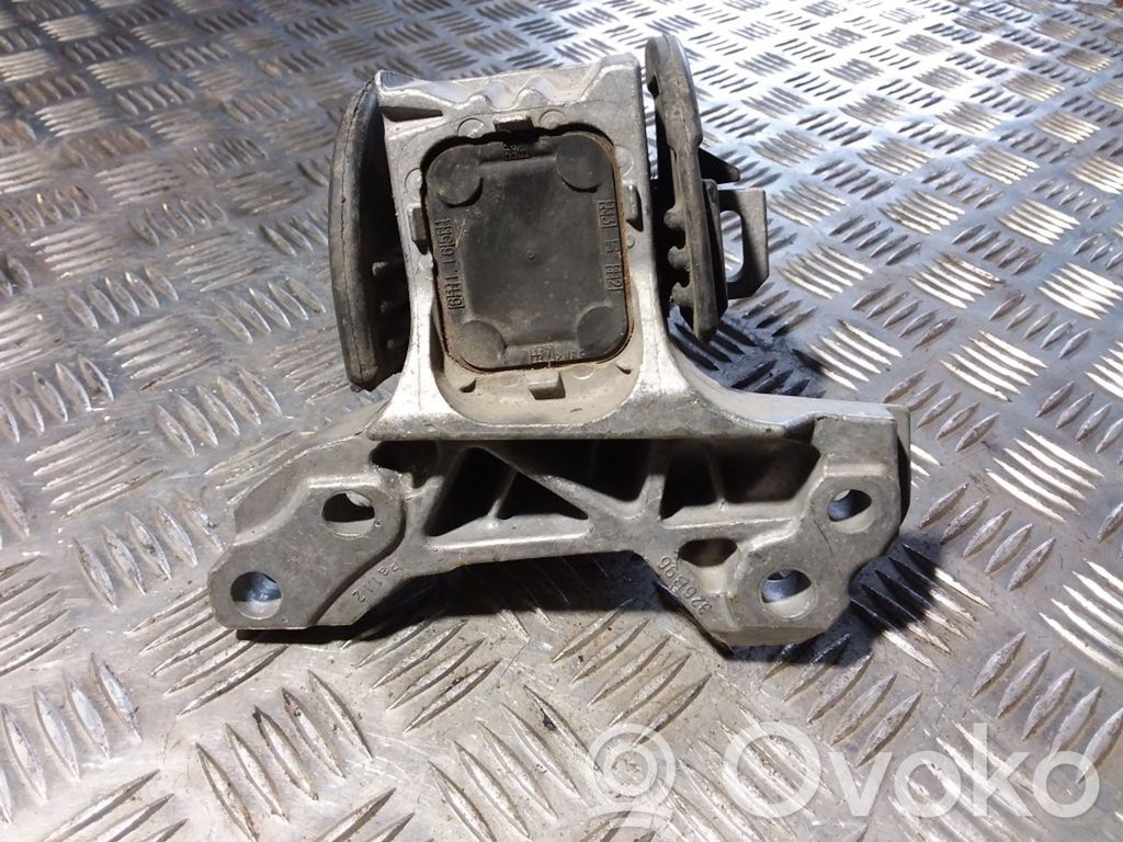 Peugeot 407 Engine mount bracket 
