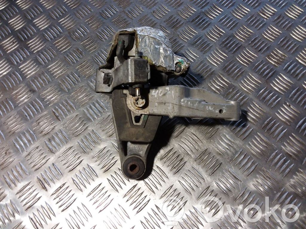 Peugeot 407 Engine mount bracket 