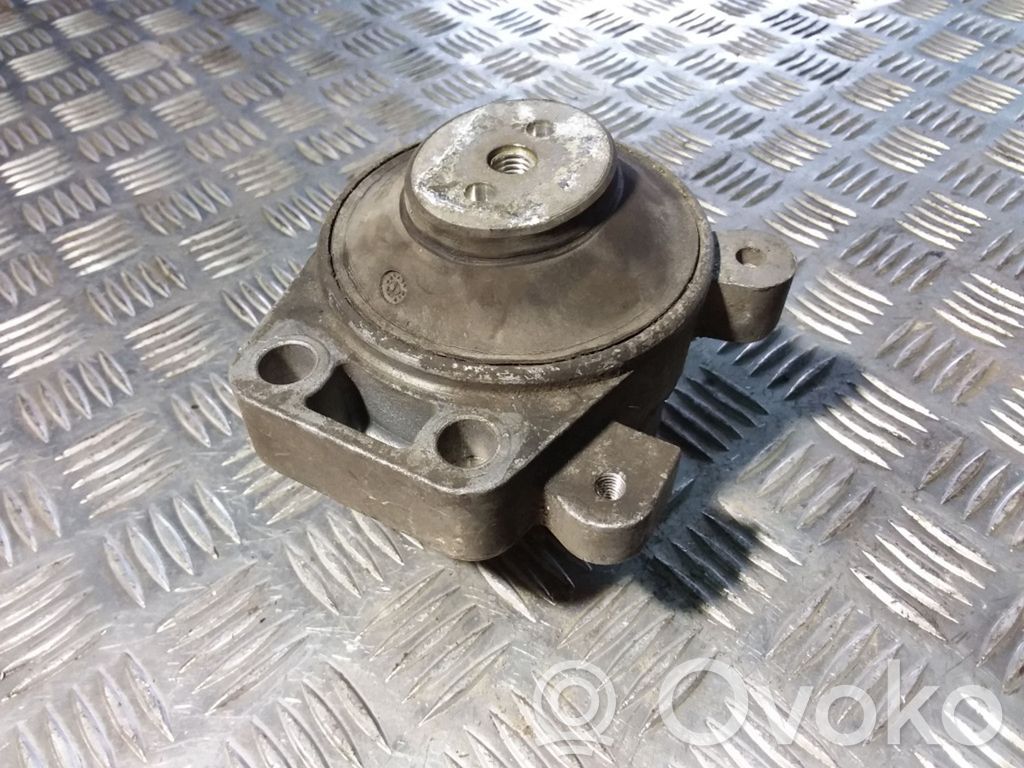 Ford Mondeo Mk III Engine mount bracket 
