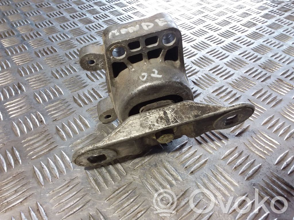 Ford Mondeo Mk III Engine mount bracket 