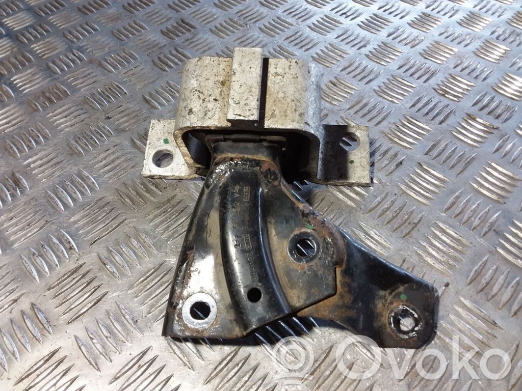 Dacia Logan I Engine mount bracket 