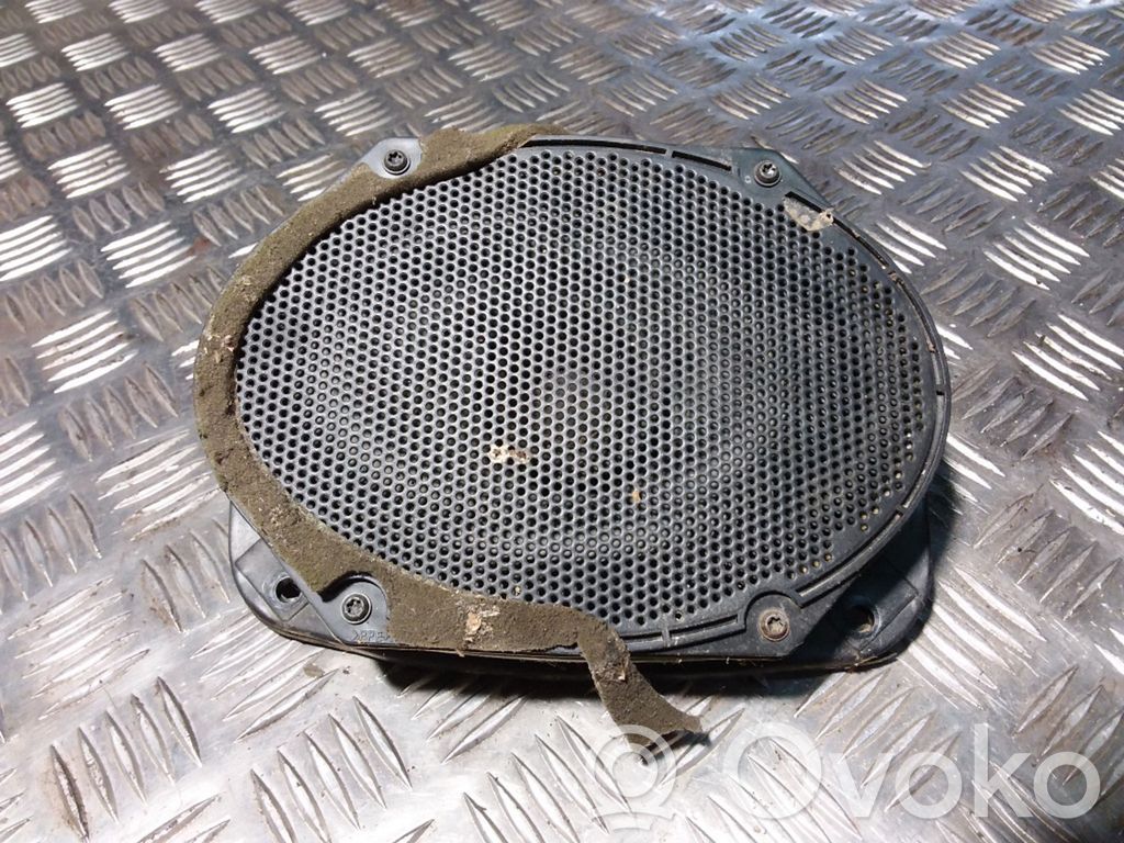 Jaguar S-Type Takaoven kaiutin 