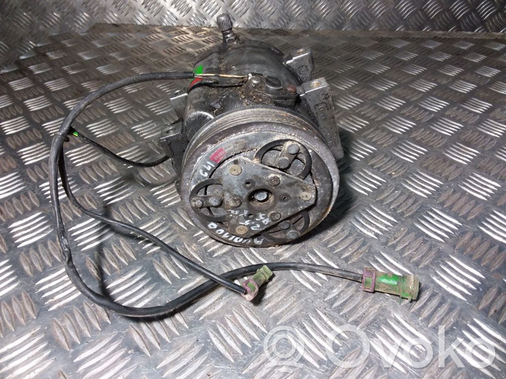 Audi 100 S4 C4 Ilmastointilaitteen kompressorin pumppu (A/C) 