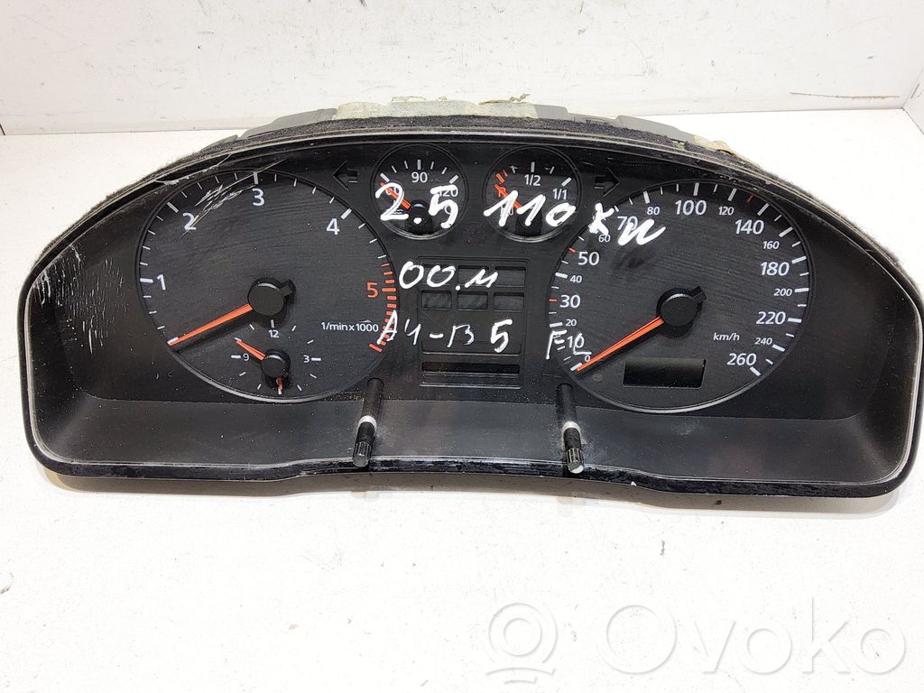 Audi A4 S4 B5 8D Licznik / Prędkościomierz 