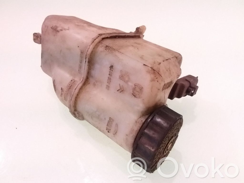 Audi A4 S4 B5 8D Brake fluid reservoir 