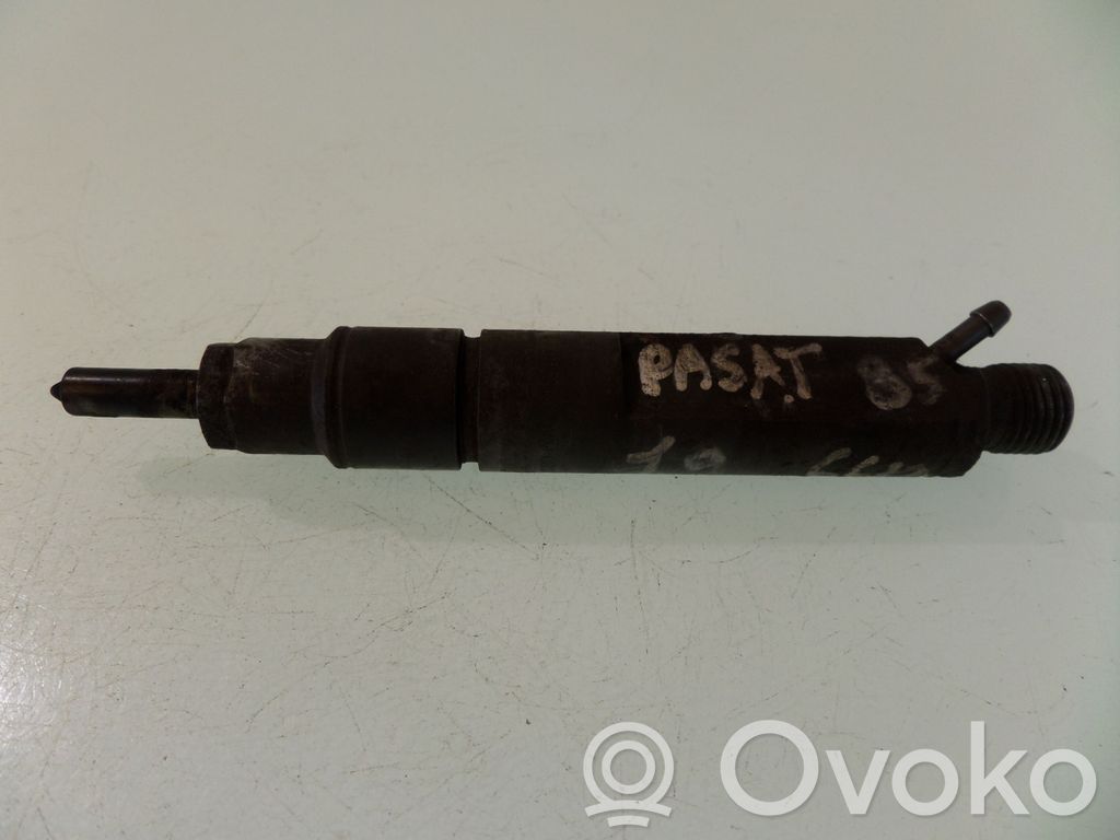 Volkswagen PASSAT B5 Inyector de combustible 