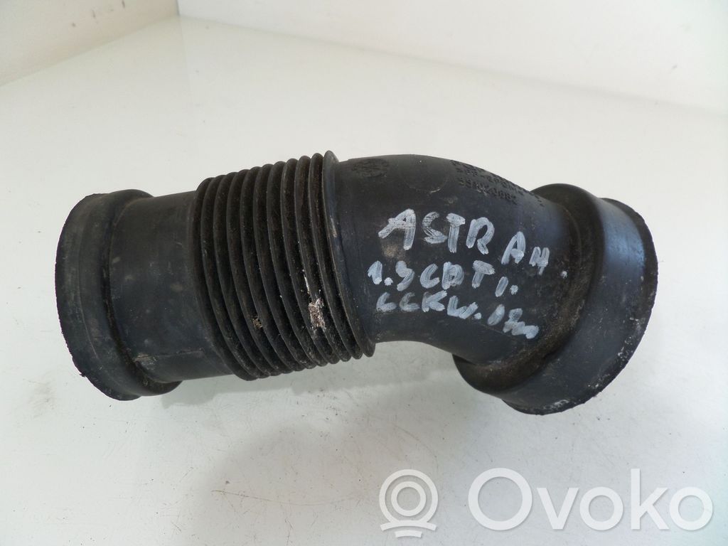 Opel Astra H Część rury dolotu powietrza 