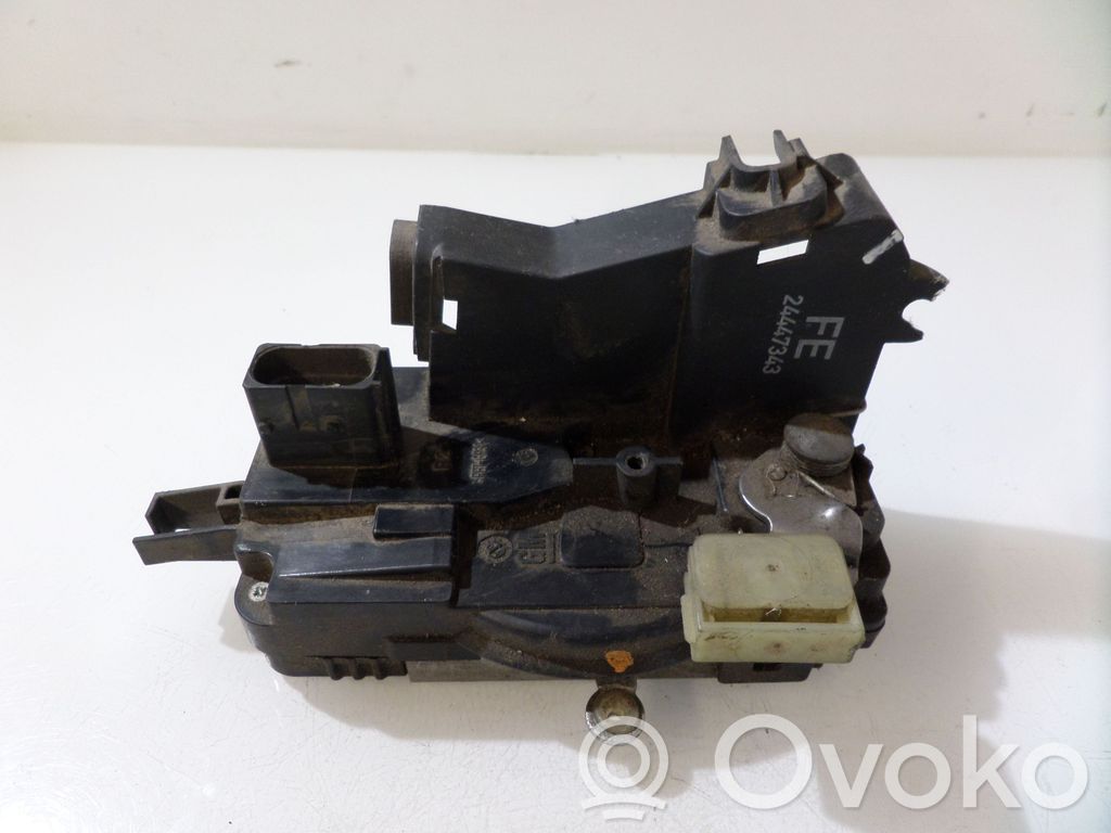 Opel Vectra C Zamek drzwi przednich 