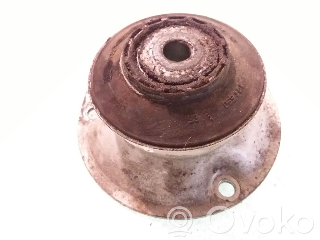 BMW 5 E39 Ylempi etutukivarren kiinnitys 
