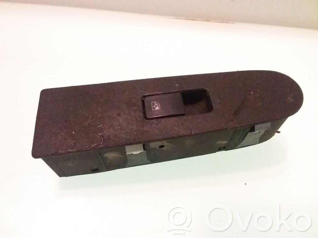 Opel Omega B2 Electric window control switch 
