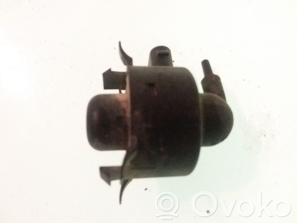 BMW 5 E39 Vacuum valve 