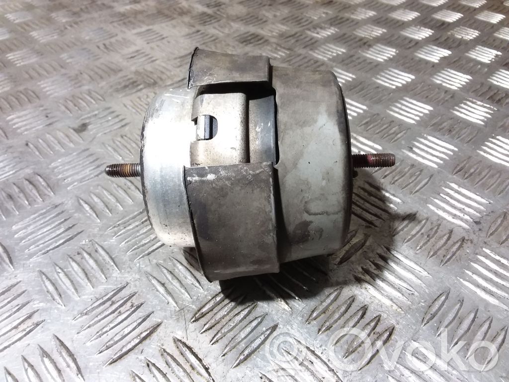 Audi A4 S4 B6 8E 8H Engine mount bracket 