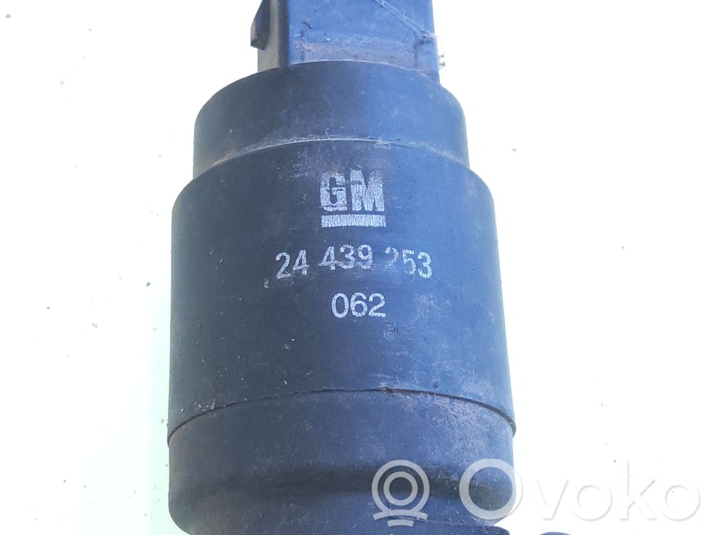 Opel Vectra C Windscreen/windshield washer pump 