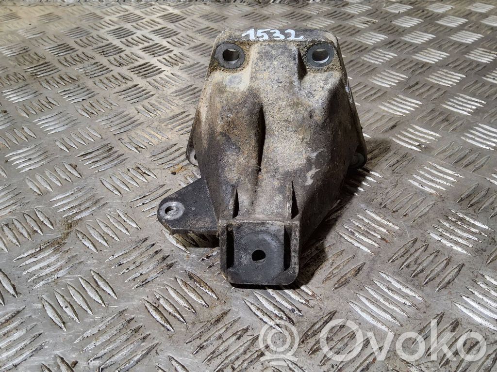 Audi A6 S6 C5 4B Engine mounting bracket 