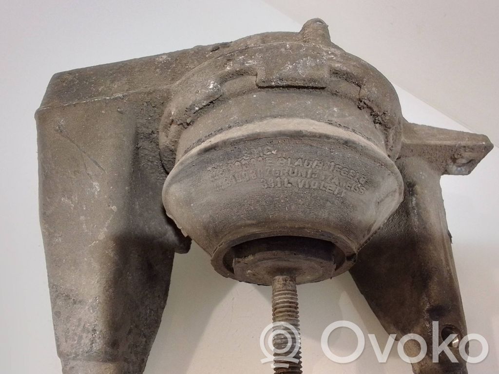 Audi 100 S4 C4 Engine mount bracket 
