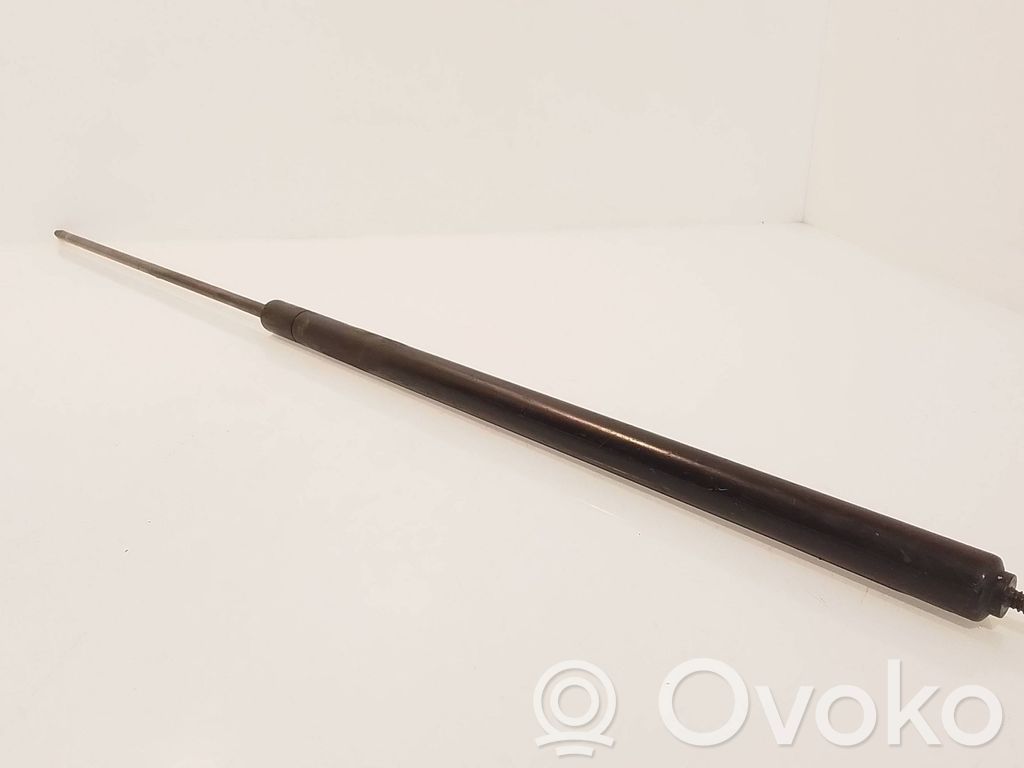 BMW 7 E38 Konepellin tuen vastakappale 
