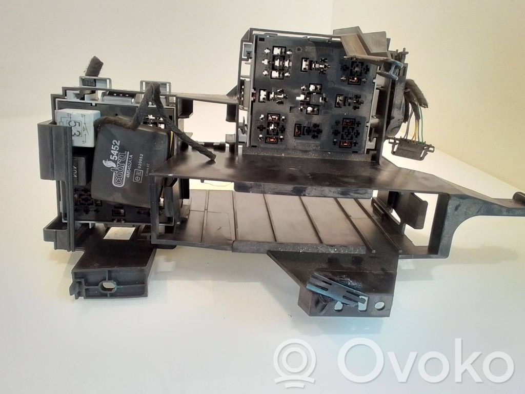 Porsche Cayenne (9PA) Fuse module 