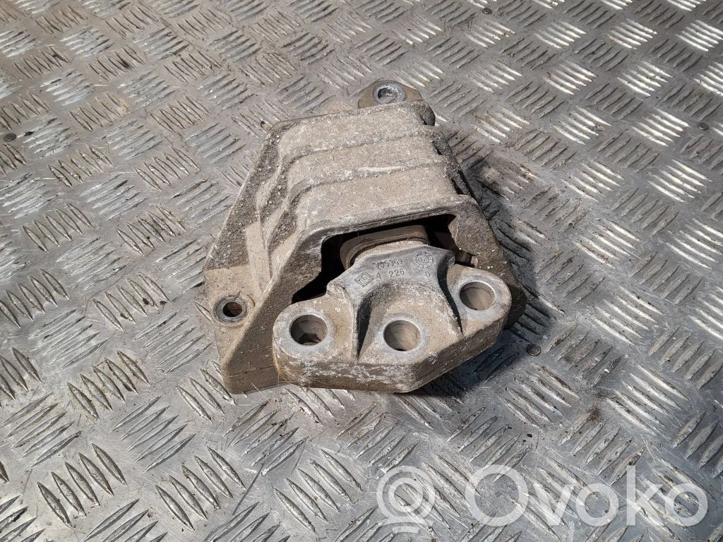 Opel Vectra C Engine mount bracket 