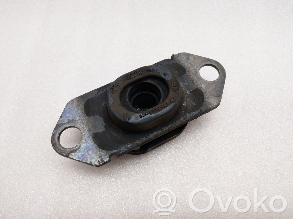 Nissan NV200 Engine mount bracket 