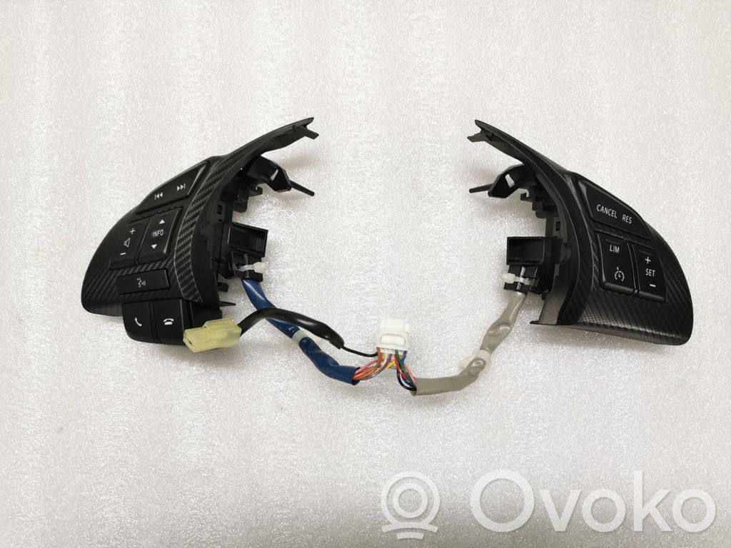 Mazda 3 II Steering wheel buttons/switches 