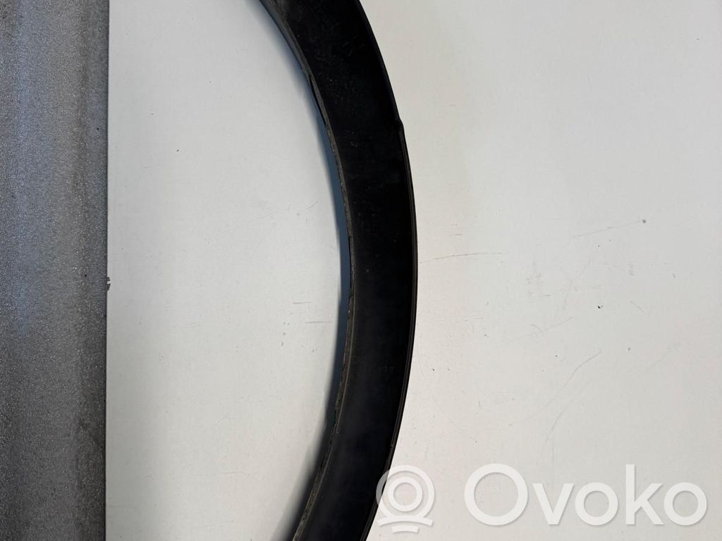 BMW X3 E83 Galinės arkos apdaila 