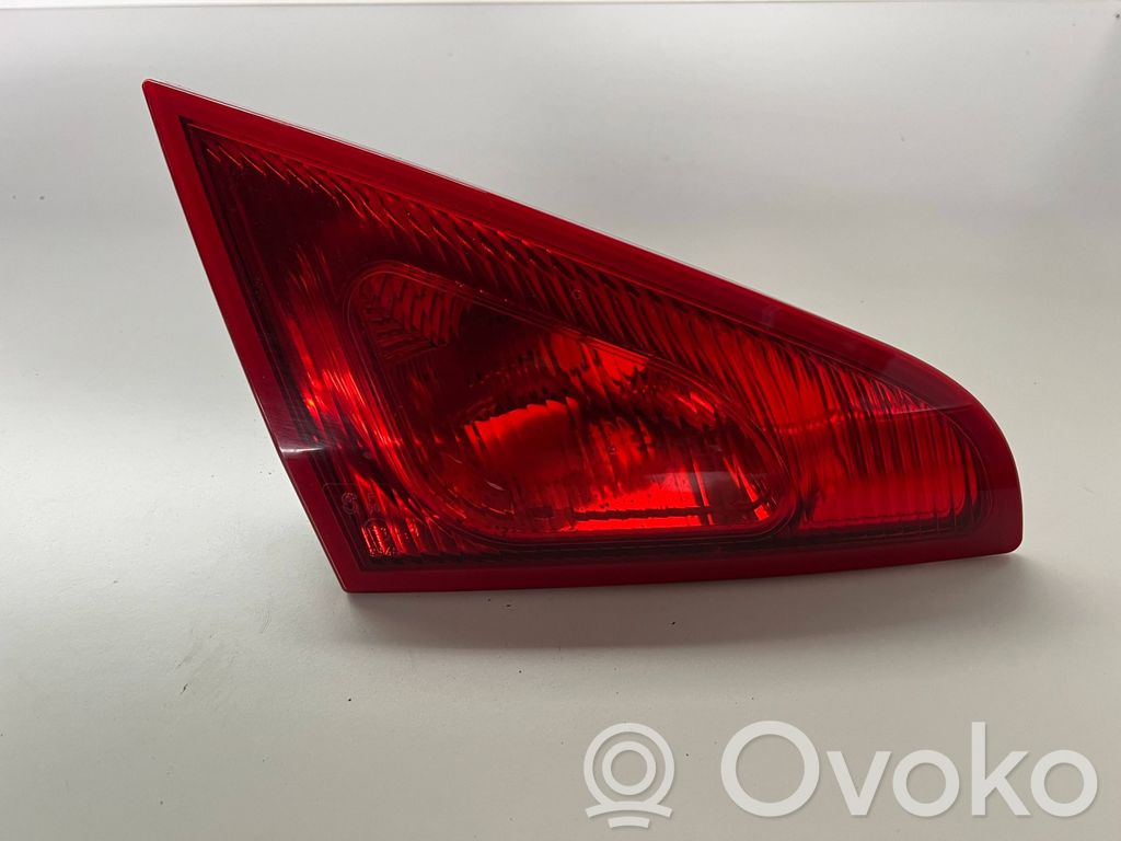 Mitsubishi Colt Lampy tylnej klapy bagażnika 