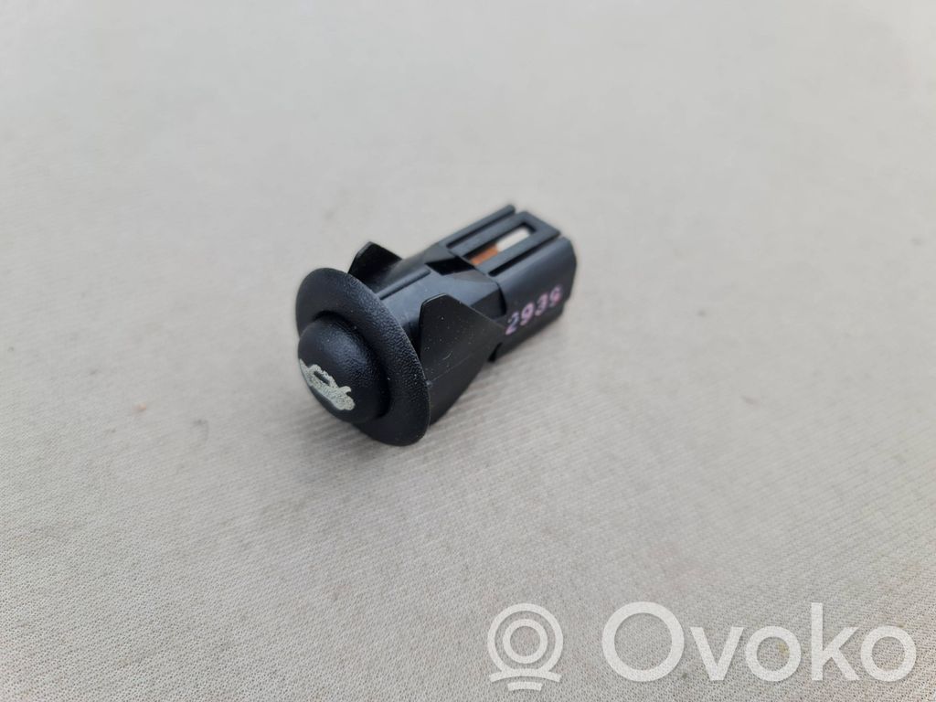 Tailgate opening switch   2939