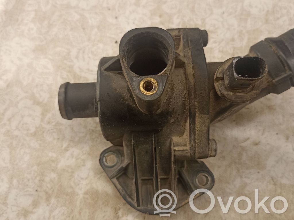 Volkswagen PASSAT B6 Termostat/carcasă termostat 