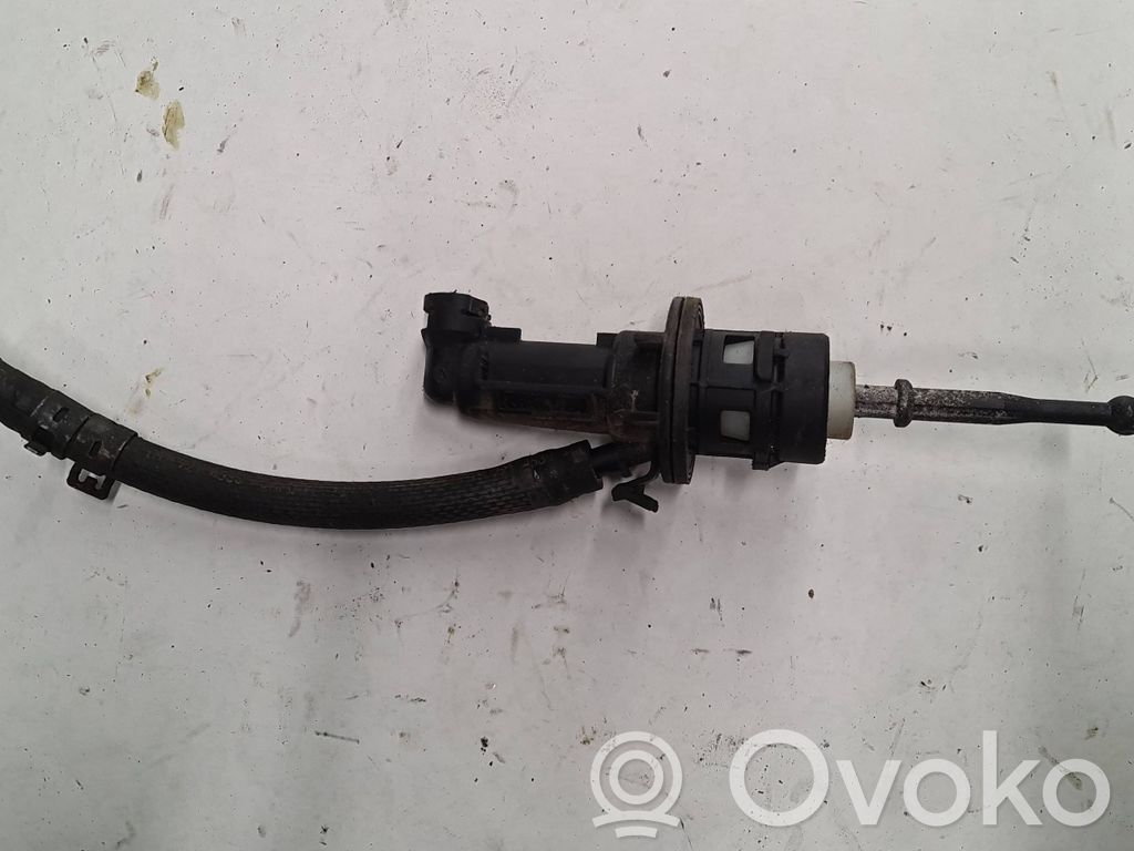 Volkswagen PASSAT B6 Główny cylinder sprzęgła 