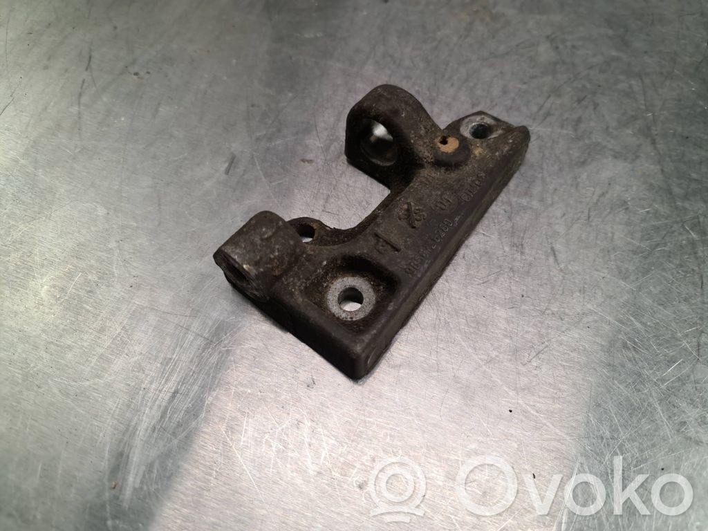Peugeot 206 Engine mounting bracket 