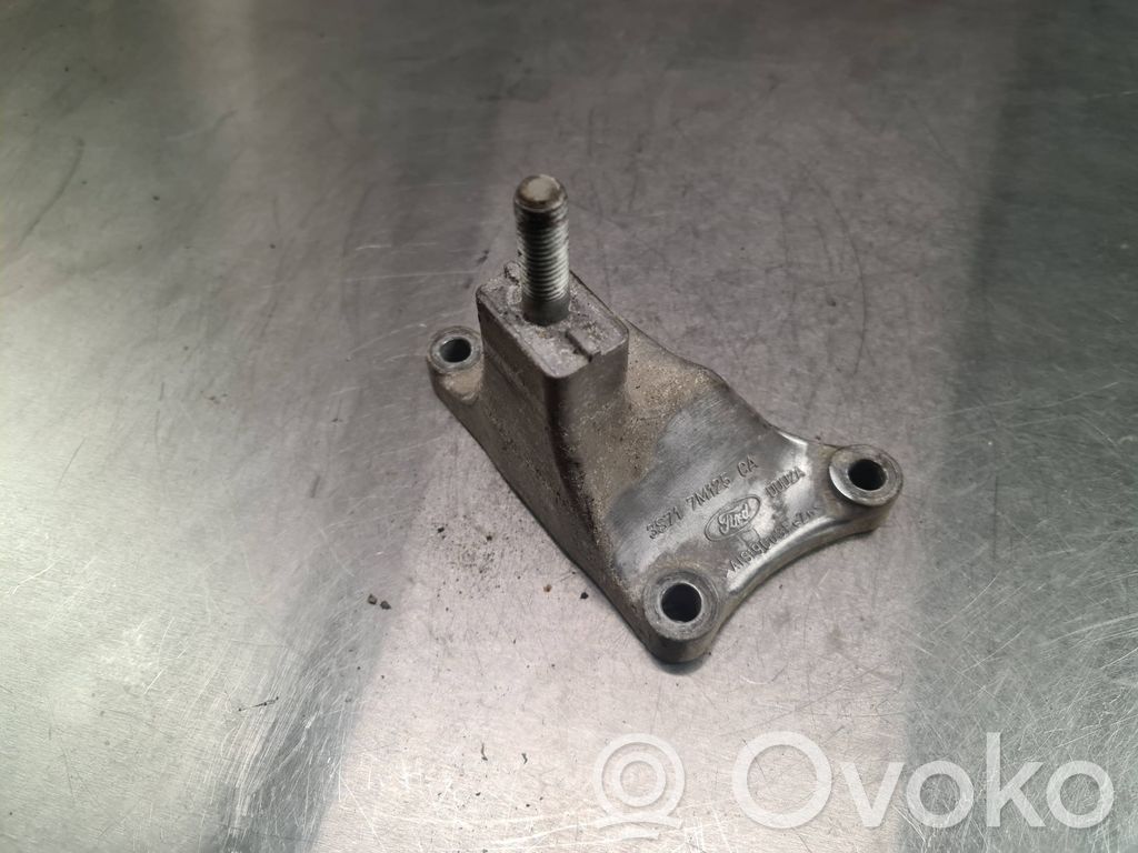 Ford Mondeo Mk III Engine mounting bracket 