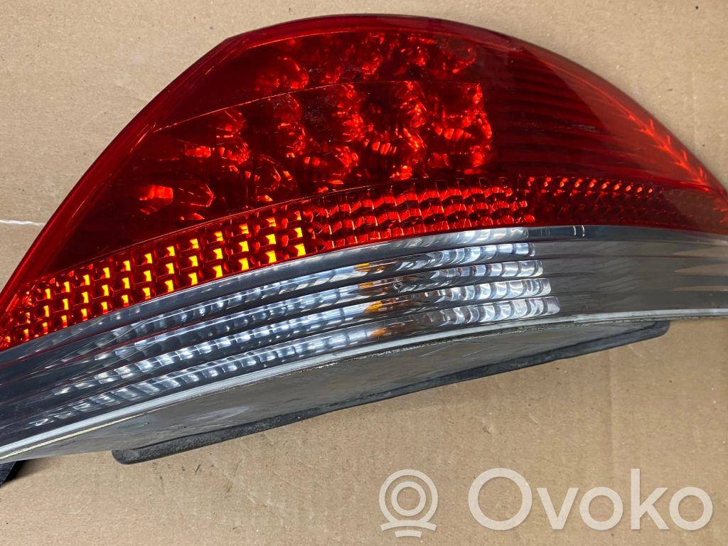 BMW 7 E65 E66 Aizmugurējais lukturis virsbūvē 