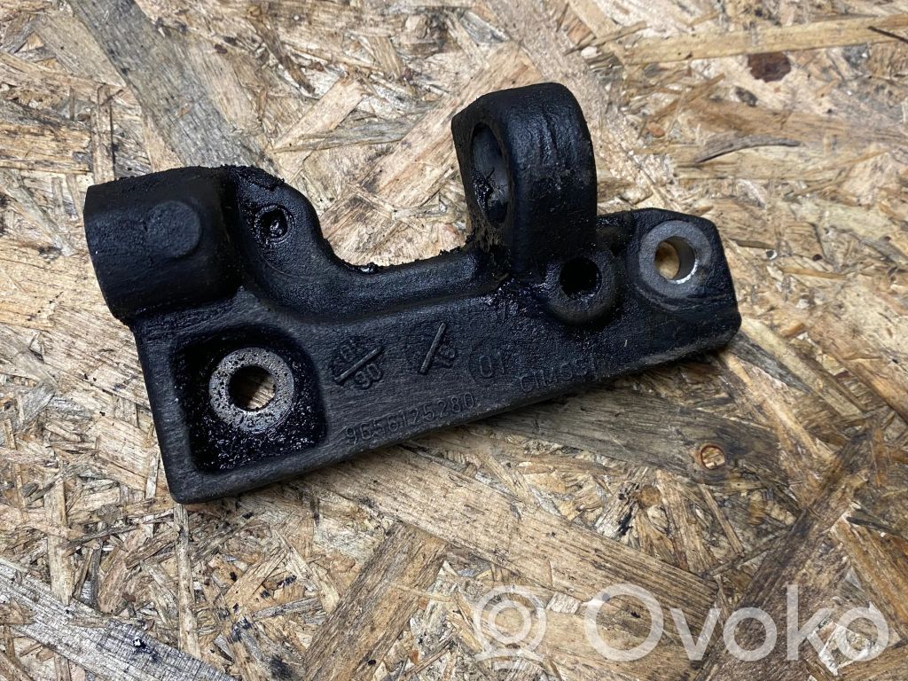 Peugeot Partner Engine mounting bracket 