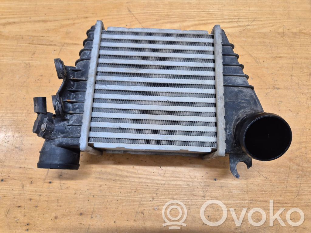 Volkswagen Golf IV Chłodnica powietrza doładowującego / Intercooler 