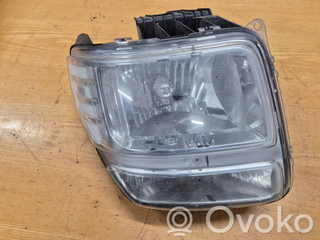 Dodge Nitro Lampa przednia 