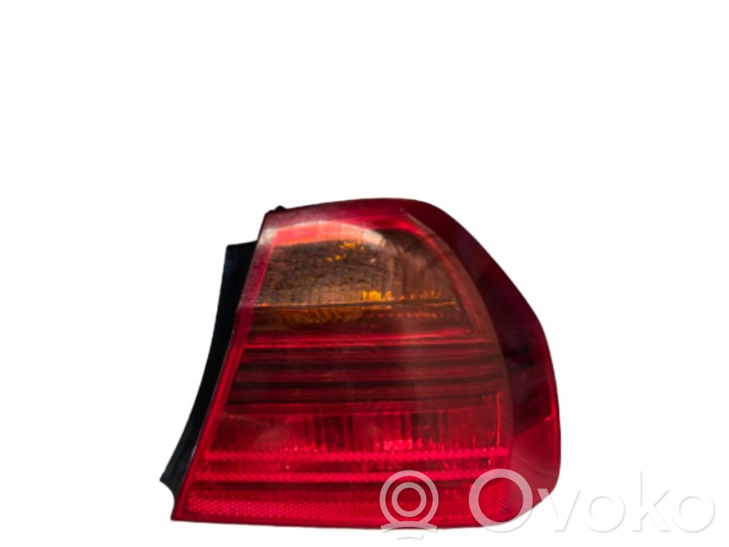 Rear/tail lights   6937458
