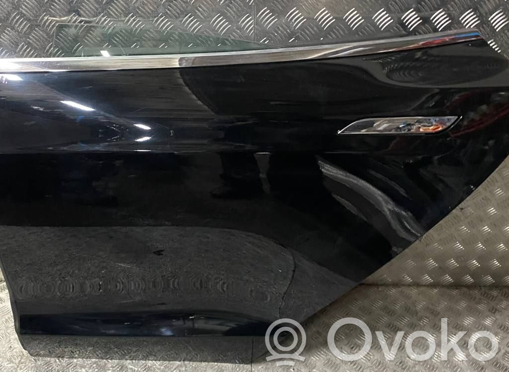 Aizmugurējās durvis   MRKU6050065