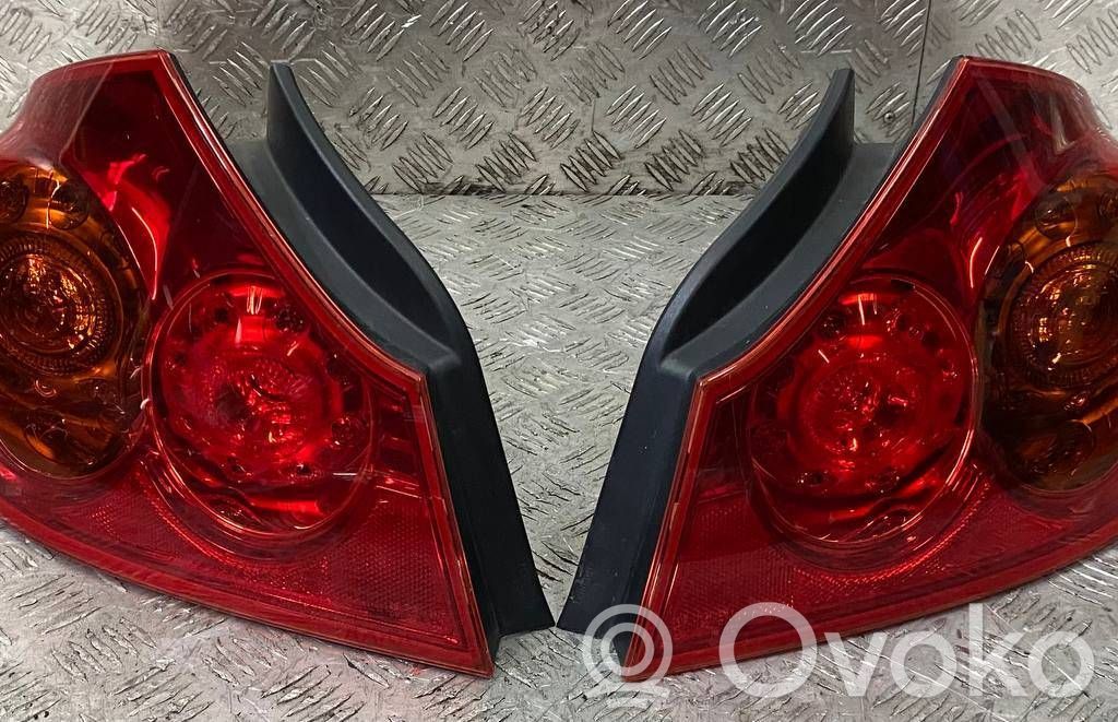 Infiniti G37 Galinių žibintų komplektas 