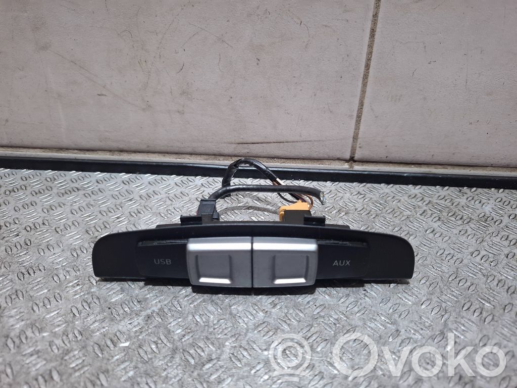Seat Leon (1P) Enchufe conector entrada auxiliar 