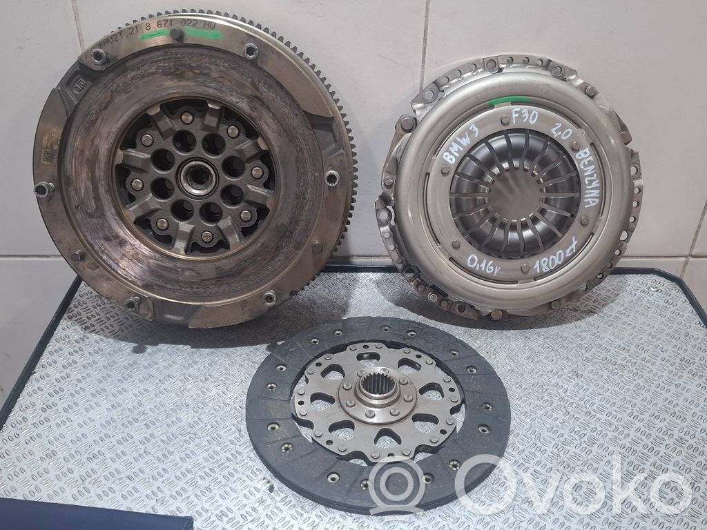 BMW 3 F30 F35 F31 Sankabos komplektas 
