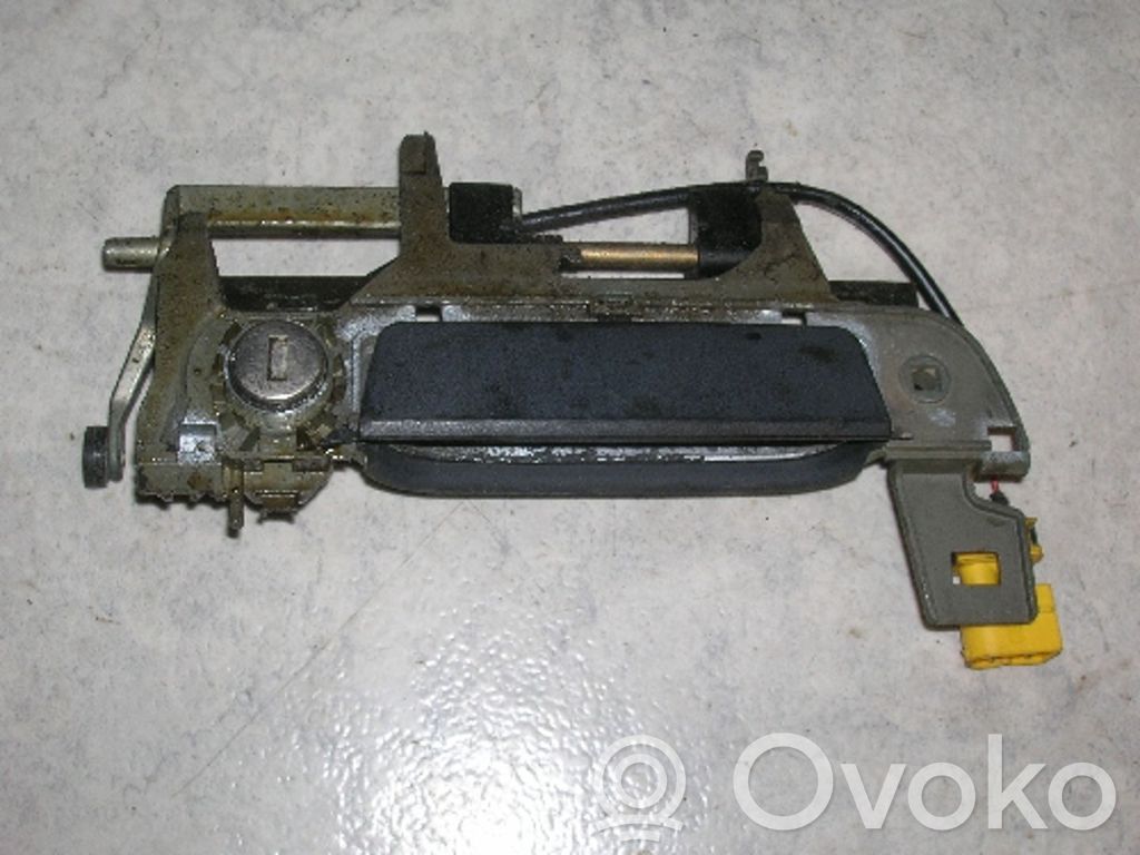 BMW 5 E34 Takaoven lukko 