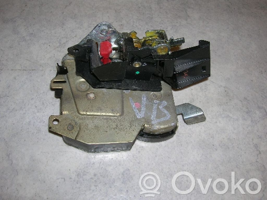 BMW 5 E34 Takaoven lukko 