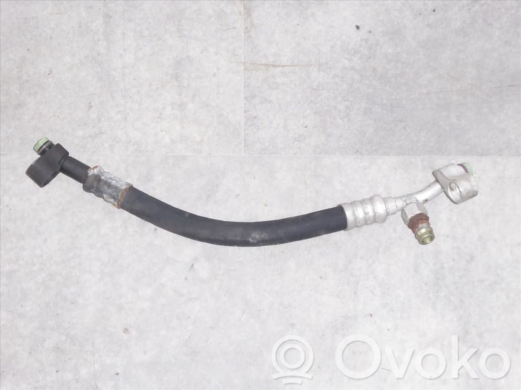 BMW 3 E46 Ilmastointilaitteen putki (A/C) 