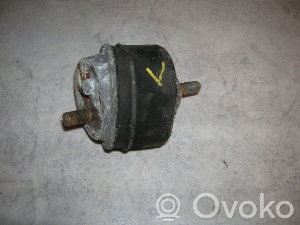Engine mounting bracket   11811141736,11811141736
