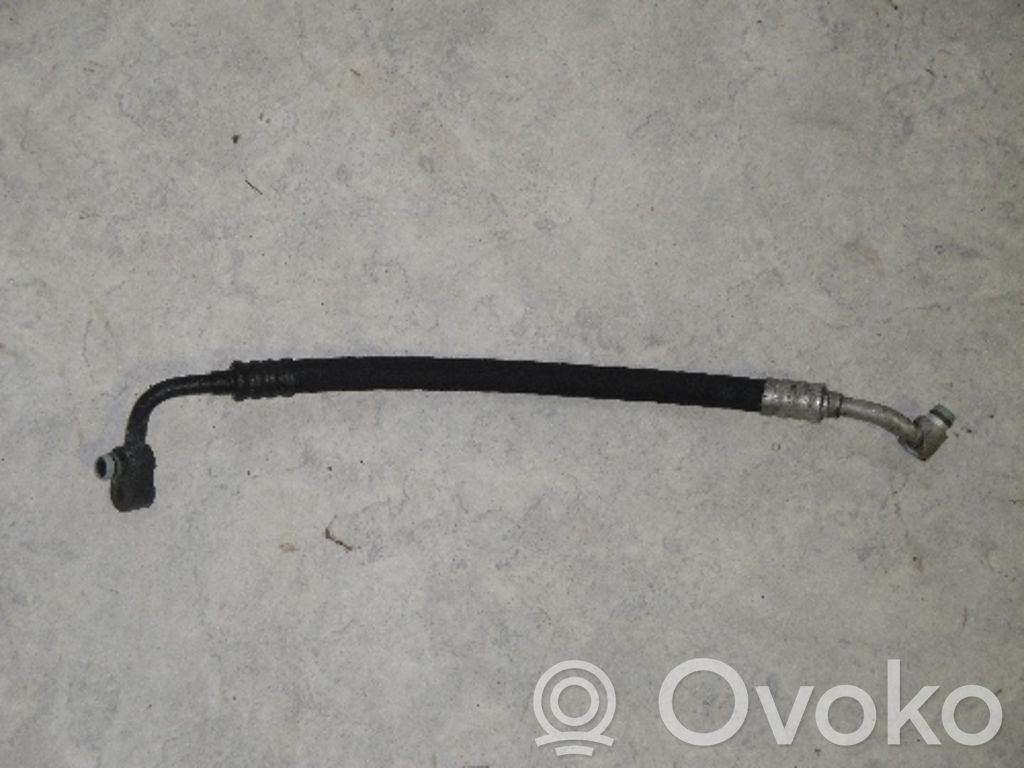BMW 3 E46 Ilmastointilaitteen putki (A/C) 