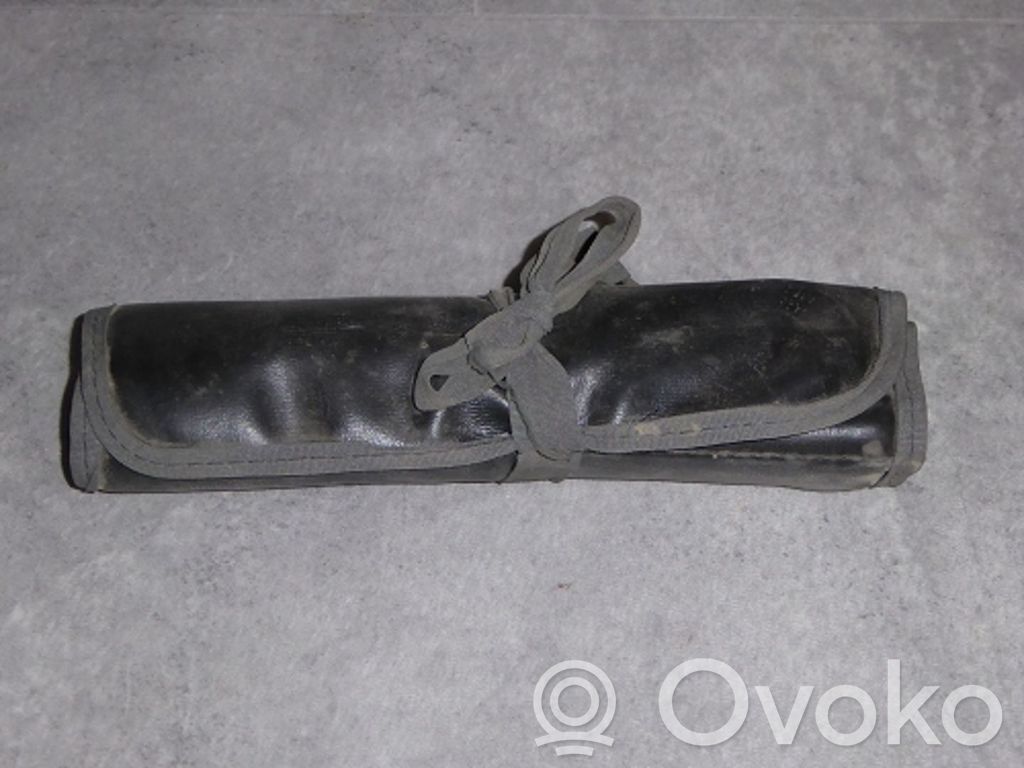 BMW 3 E36 Tool box 