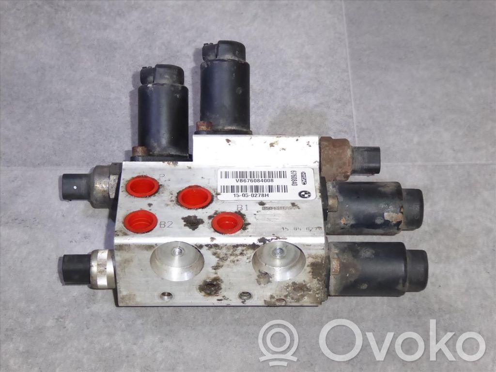 BMW 5 E60 E61 Vairo stiprintuvo siurblio tvirtinimo kronšteinas 